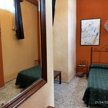 Hostal Manolo El Puerto de Santa María Rum bild